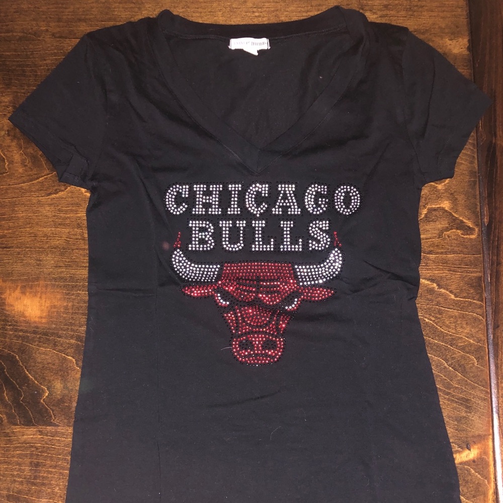 ‼️🏀 CHICAGO BULLS SEQUIN V NECK 🏀‼️